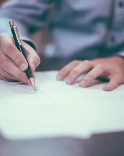 Signing the paperwork to sell a car in Missouri